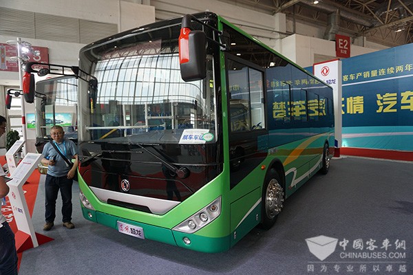 東風超龍亮相2016道路運輸展(圖3)