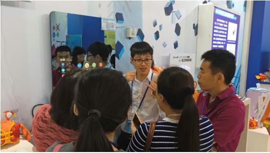 直擊“十二五”科技展現(xiàn)場 海創(chuàng)匯產(chǎn)品最“吸睛”