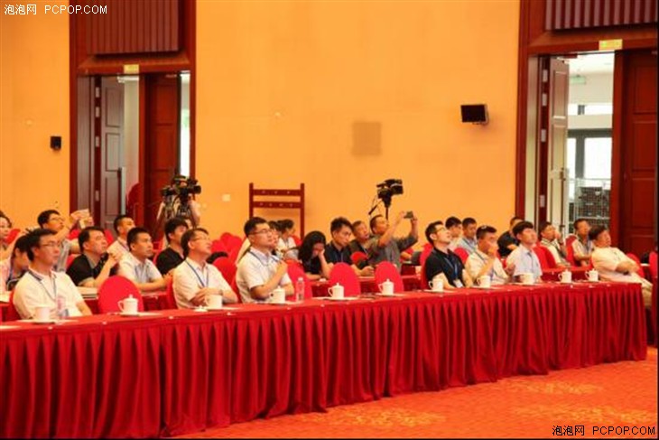 “ASFC·尖兵之翼”無(wú)人機(jī)展開(kāi)幕論壇 