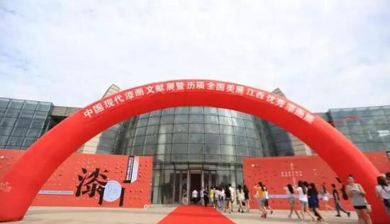 南昌舉辦歷屆全國(guó)美展江西優(yōu)秀漆畫展(圖1) 南昌舉辦歷屆全國(guó)美展江西優(yōu)秀漆畫展(圖1)