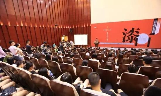 南昌舉辦歷屆全國(guó)美展江西優(yōu)秀漆畫展(圖2) 南昌舉辦歷屆全國(guó)美展江西優(yōu)秀漆畫展(圖2)