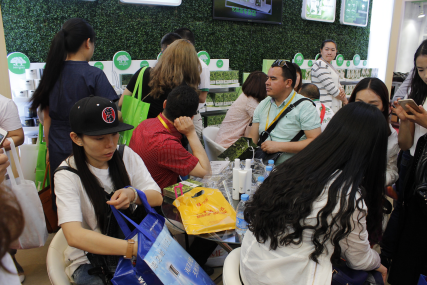 花色可顏亮相美博會,成為花草“顏王”(圖1) 花色可顏亮相美博會,成為花草“顏王”(圖1)