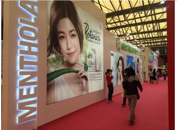 “堅持那些不被看見的”—曼秀雷敦攜草本美容液面膜亮相美博會 