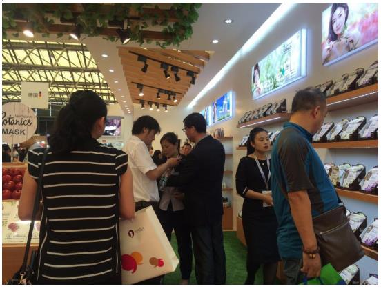 “堅持那些不被看見的”—曼秀雷敦攜草本美容液面膜亮相美博會 