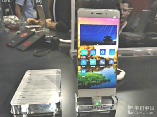 無邊框驚艷nubiaZ11亮相MWC上海展(圖1)