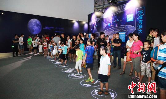 大連首屆太空嘉年華啟幕 “VR”成展會(huì)新時(shí)尚