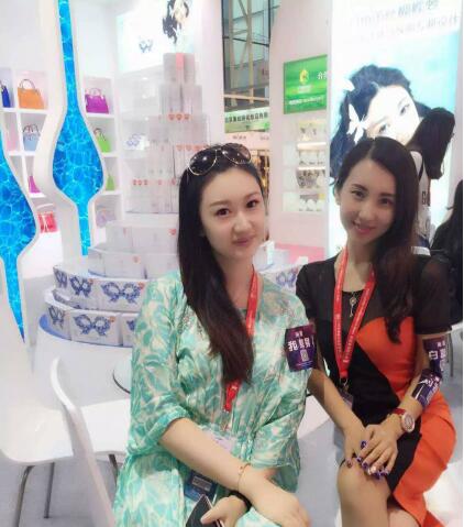 斕斕攜米媛光感面膜走進美博會(圖2)