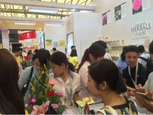 仟佰草花耀上海美博會,榮獲大獎!(圖2) 仟佰草花耀上海美博會,榮獲大獎!(圖2)