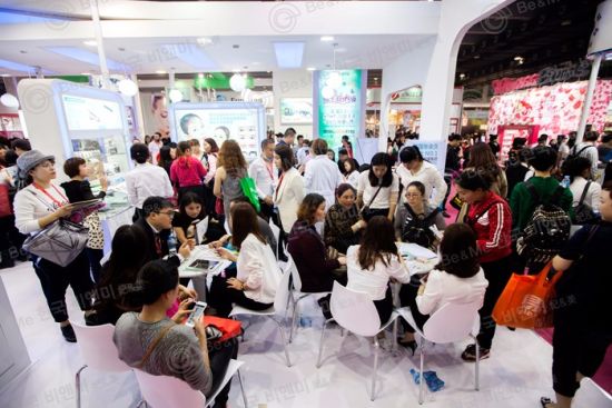 韓國(guó)妃和美半永久集團(tuán)參加第45屆廣州國(guó)際美博會(huì)(圖4)