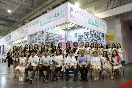 北京美博會(huì)《瑯泰姆蘭》化妝培訓(xùn)技術(shù)機(jī)器現(xiàn)世(圖1) 北京美博會(huì)《瑯泰姆蘭》化妝培訓(xùn)技術(shù)機(jī)器現(xiàn)世(圖1)