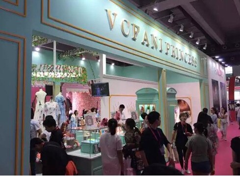 斐凡公主閃亮登美博會(圖4) 斐凡公主閃亮登美博會(圖4)