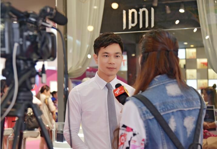 環(huán)球紋藝精彩出擊45屆美博會,再展品牌大實力(圖4) 環(huán)球紋藝精彩出擊45屆美博會,再展品牌大實力(圖4)