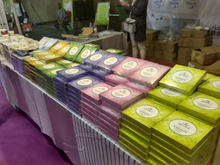 尹潤姬現身2016鄭州國際美博會  明星產品引搶購